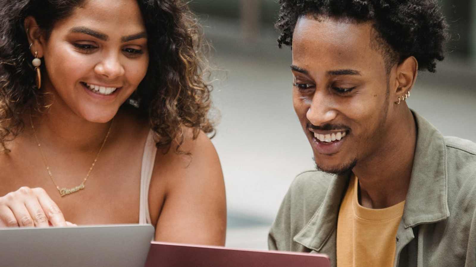 Phrases Socially Intelligent People Use To Make An Instant Connection