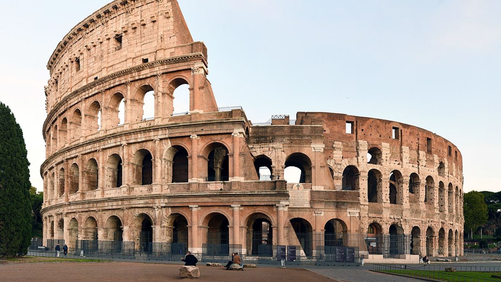 15 Worst Tourist Traps in the World According to the Internet