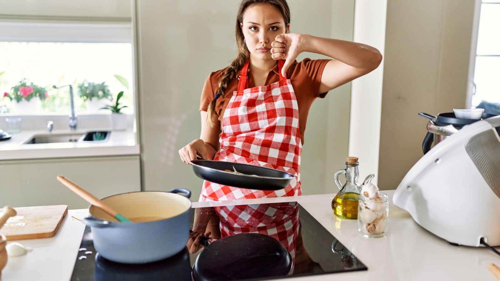 13 Things You Should Not Keep on Your Kitchen Counter