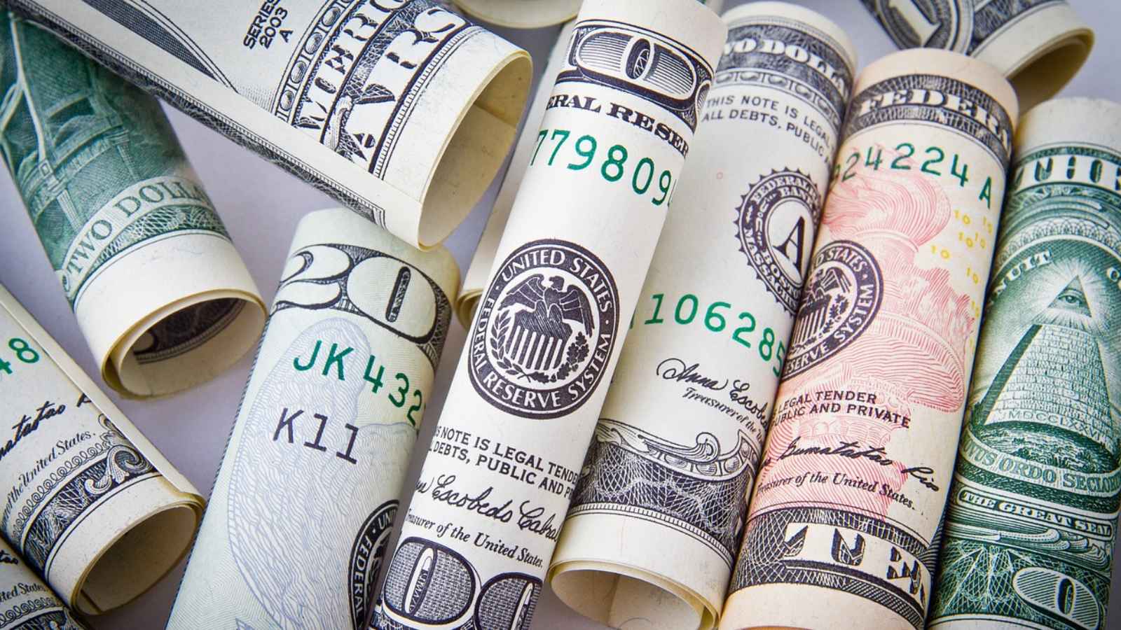 26 Spots Where Americans Are Expected to Tip (But It’s Totally Optional!)