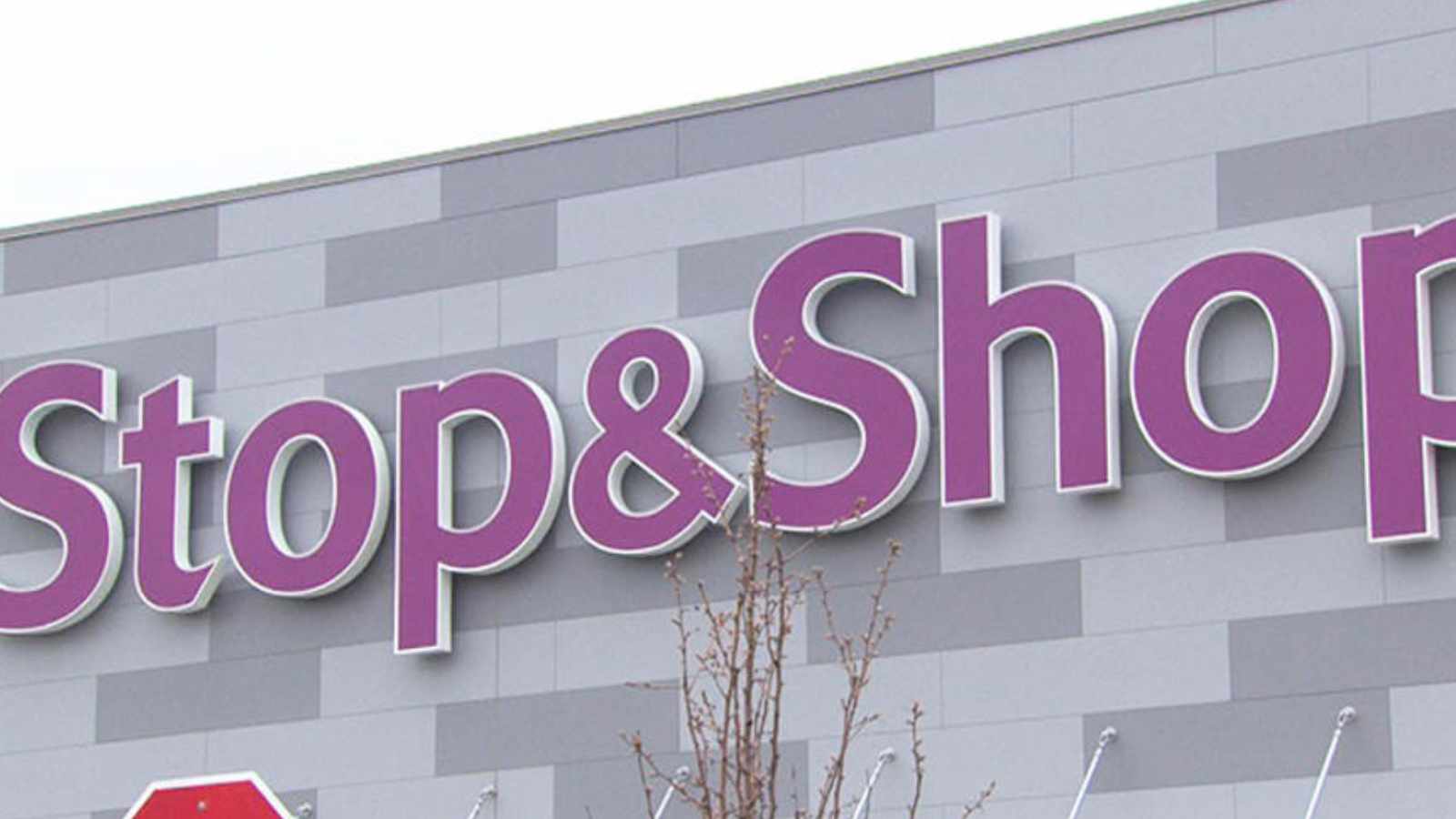 Iconic Grocery Chains Fighting to Stay Afloat in 2025