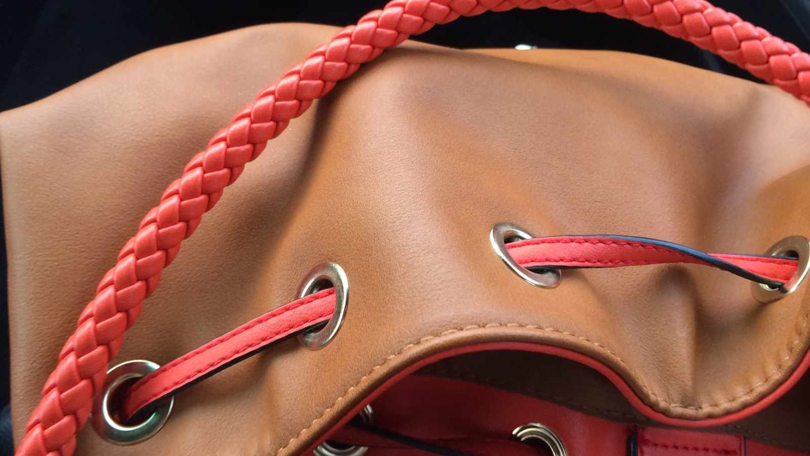 Genius Ways to Organize Your Handbags and Purse Chaos